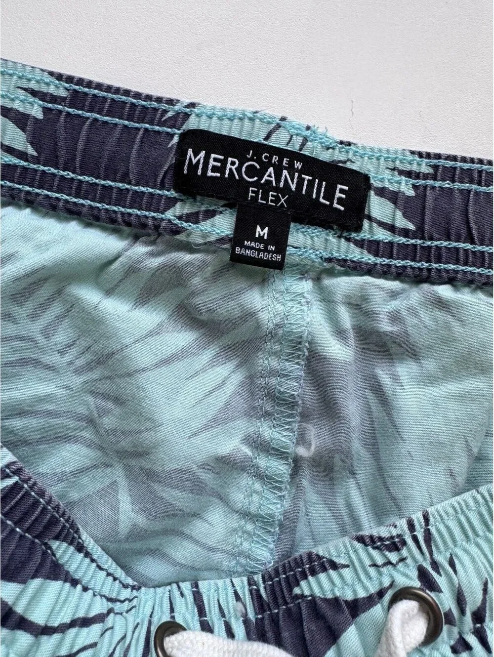 J.Crew Mercantile Flex Men's M Tropical Palm Swim Trunks 7 Inch Navy Blue